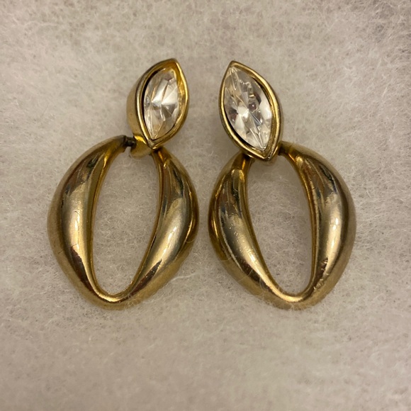 Vtg Gold Tone Signed S.A.L. SWAROVSKI CRYSTAL Door Knocker Earrings - Picture 1 of 3